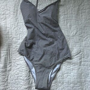 Small aerie one piece swimsuit- never worn